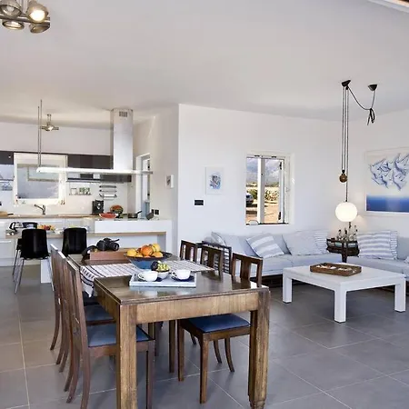 Willa Beachfront Thesseus Moutsoúna