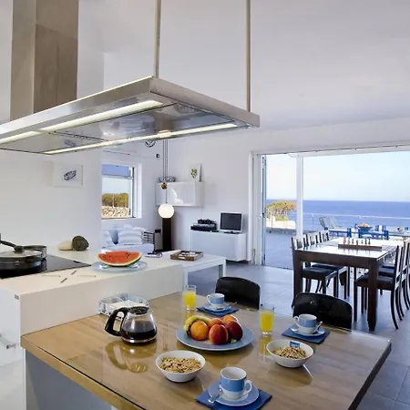 Willa Beachfront Thesseus