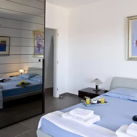 Beachfront Thesseus Moutsoúna
