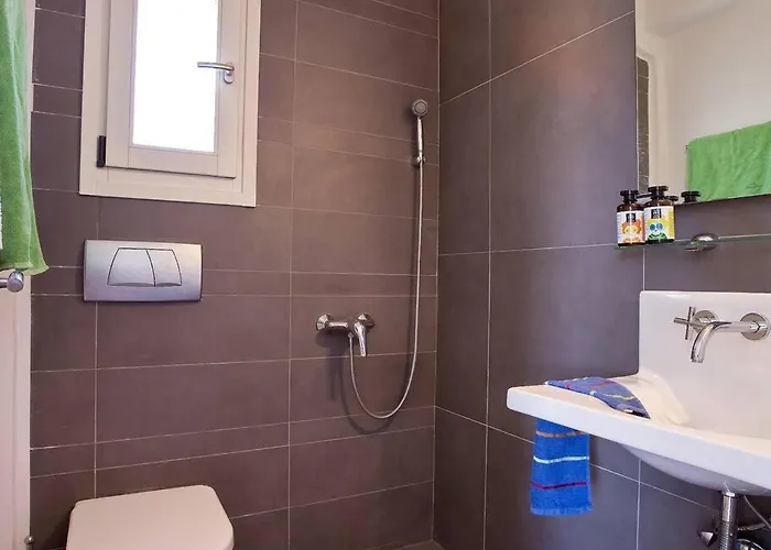 Beachfront Thesseus Moutsoúna