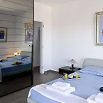 Beachfront Thesseus * Moutsoúna
