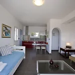 Beachfront Thesseus Villa Moutsoúna