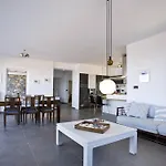 Beachfront Thesseus Villa *