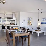 Villa Beachfront Thesseus Moutsoúna