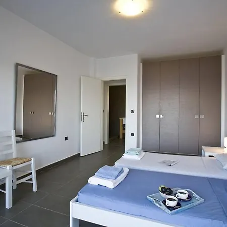 Beachfront Thesseus Villa *