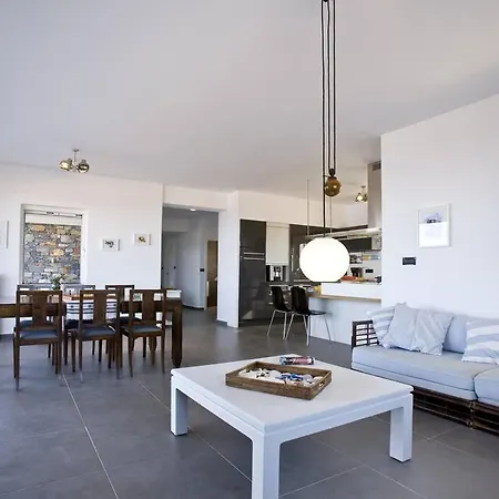 Beachfront Thesseus Villa *