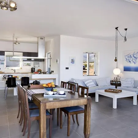 Beachfront Thesseus فيلة Moutsoúna