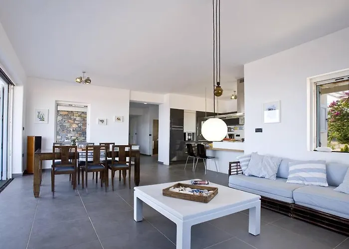 Beachfront Thesseus Willa *