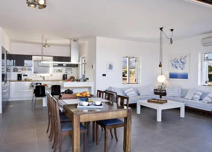 Willa Beachfront Thesseus Moutsoúna